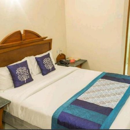 Strand Hotel, Colaba Bombaj Exteriér fotografie