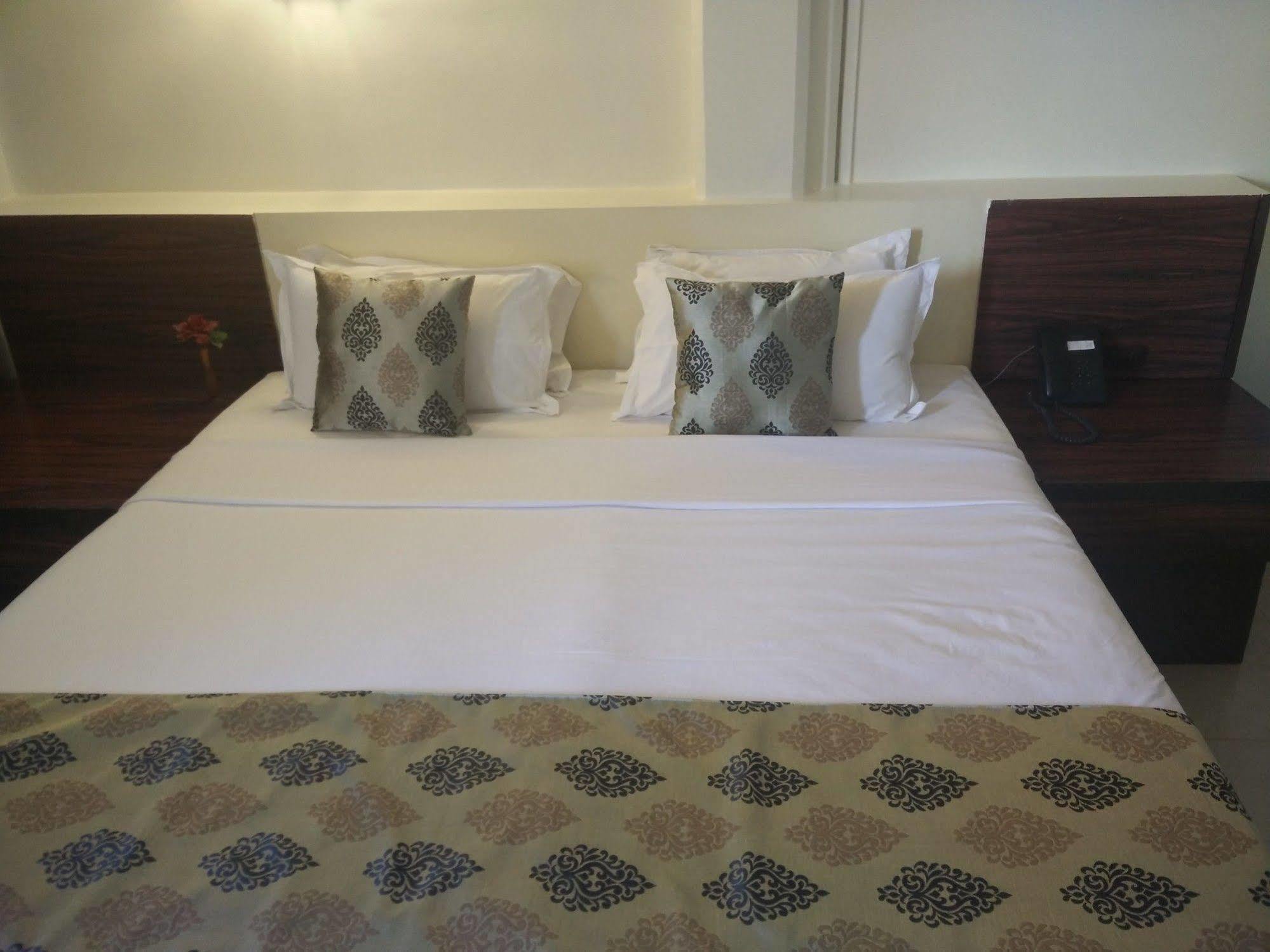 Strand Hotel, Colaba Bombaj Exteriér fotografie